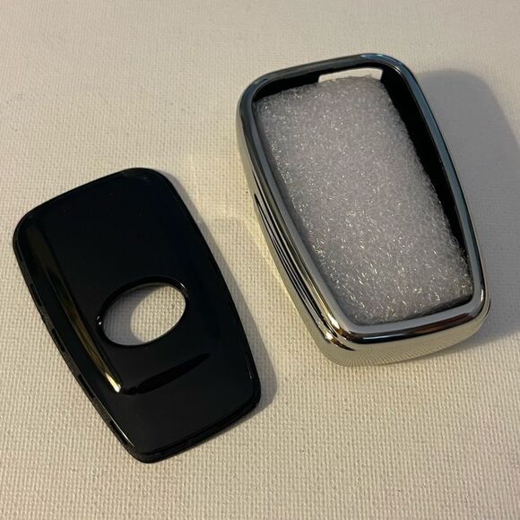 Toyota Logo key fob Keychain in Black leather with black/silver key fob case NWT - Picture 9 of 9